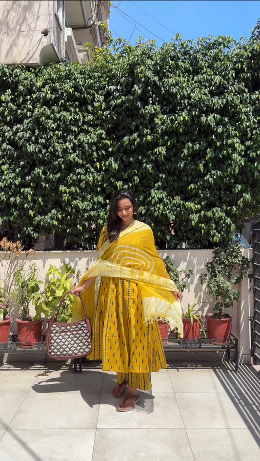 Sunehri Anarkali Set
