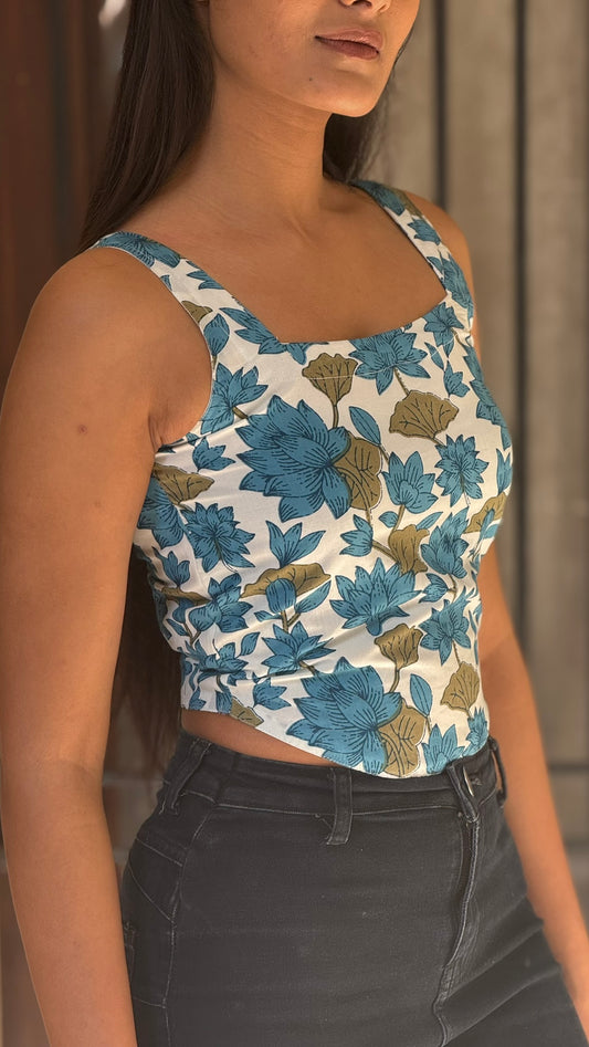 Neelkamal Chic Sleeveless Top