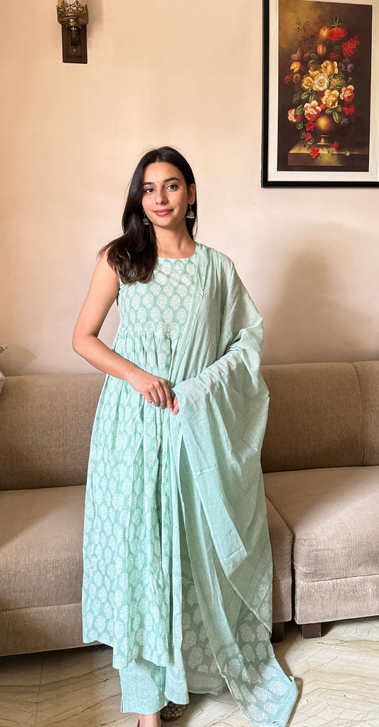 Ziya (ज़िया) Sleeveless Suit Set- Cotton