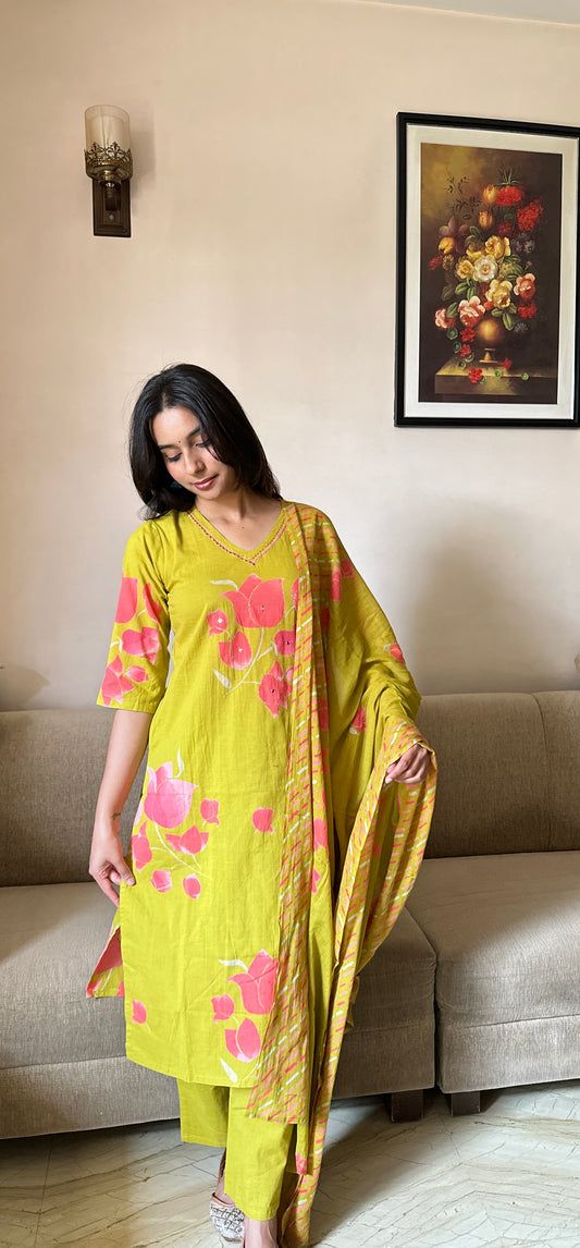 Prisha (प्रीषा) -Floral Printed - Suit Set with Dupatta - Pure Cotton