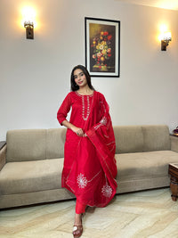 Rubi Riwayat Suit