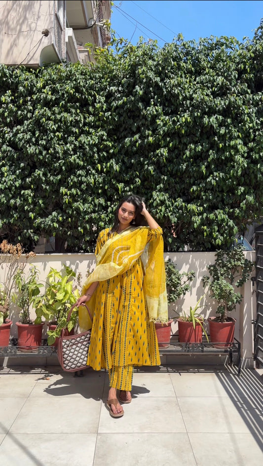 Sunehri Anarkali Set