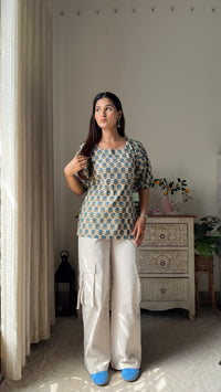 Vamika Detachable Sleeve Top
