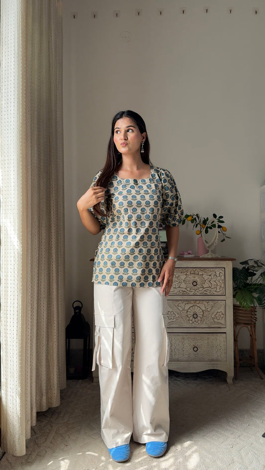 Vamika Detachable Sleeve Top