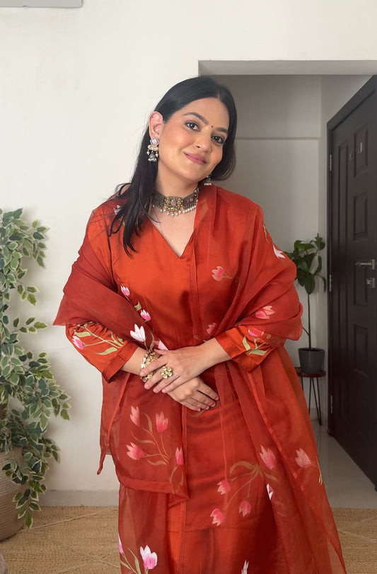 Aabroo – Hand-Painted Organza Satin Kurta Set