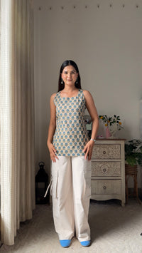 Vamika Detachable Sleeve Top