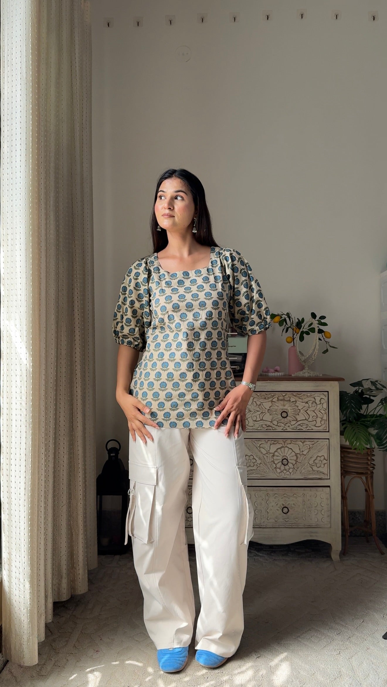 Vamika Detachable Sleeve Top