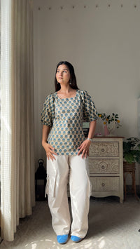 Vamika Detachable Sleeve Top