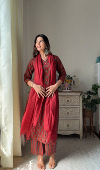 Aarohi Suit Set