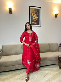 Rubi Riwayat Suit