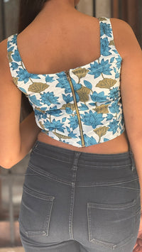 Neelkamal Chic Sleeveless Top
