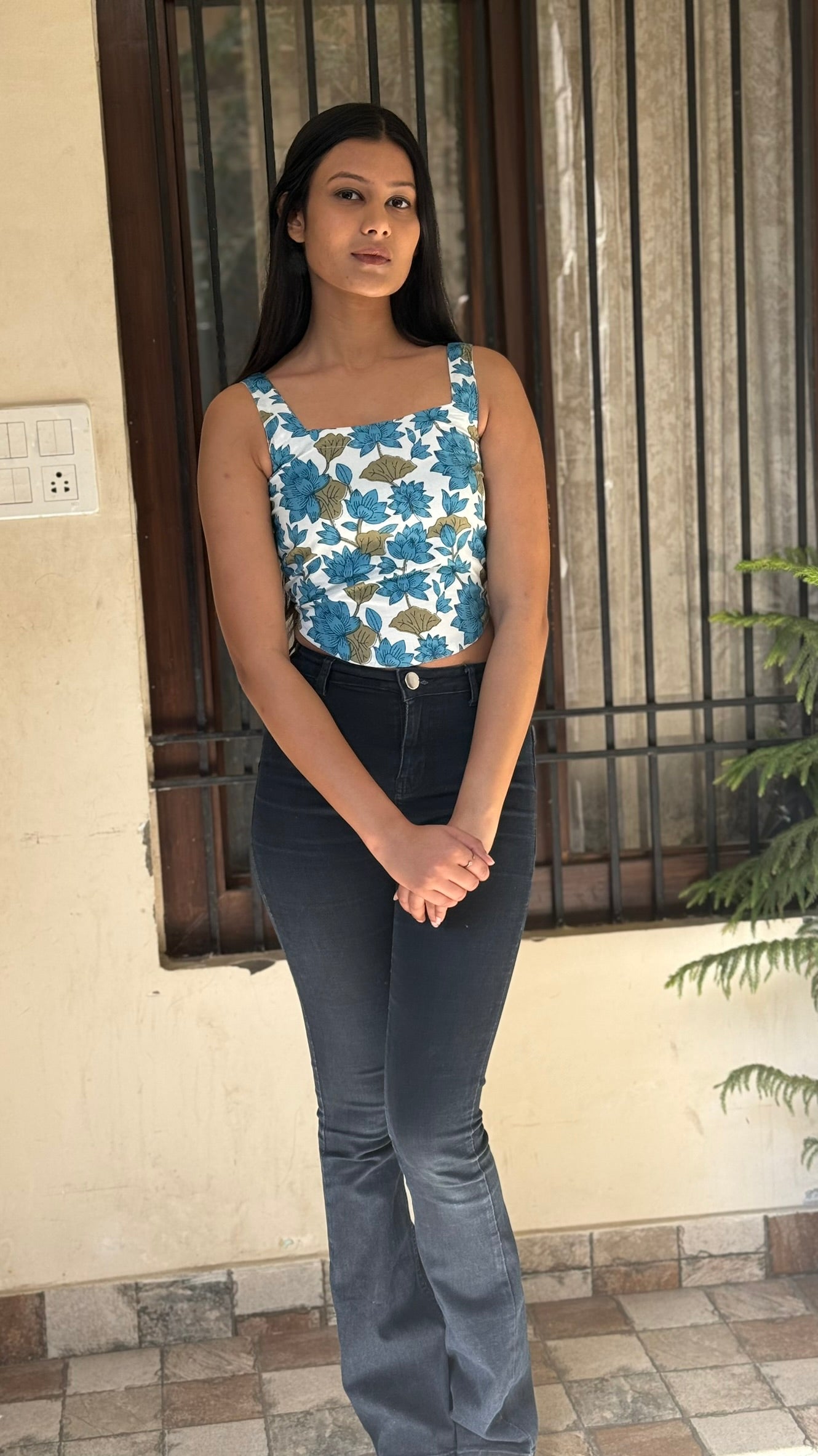 Neelkamal Chic Sleeveless Top