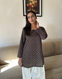 Nazakat Noir Top