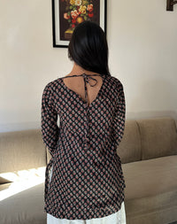 Nazakat Noir Top