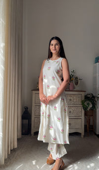 Vastra Vaani Kurta Set