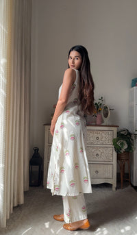 Vastra Vaani Kurta Set