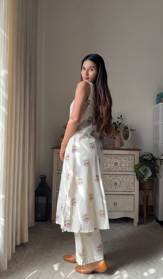 Vastra Vaani Kurta Set