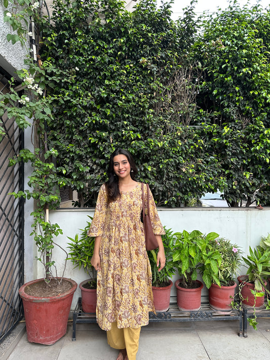Ambar Phool Cotton Kurta Set