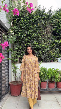 Ambar Phool Cotton Kurta Set