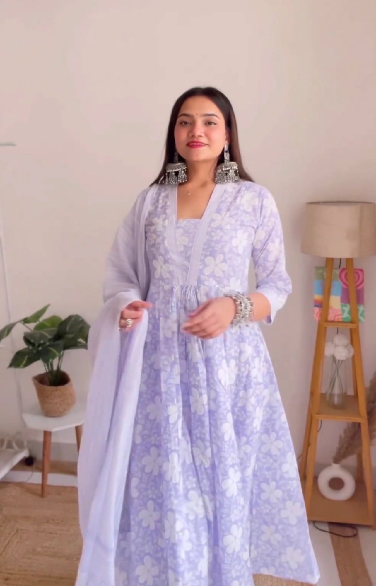Lavender Floral White V-Neck Dupatta Set